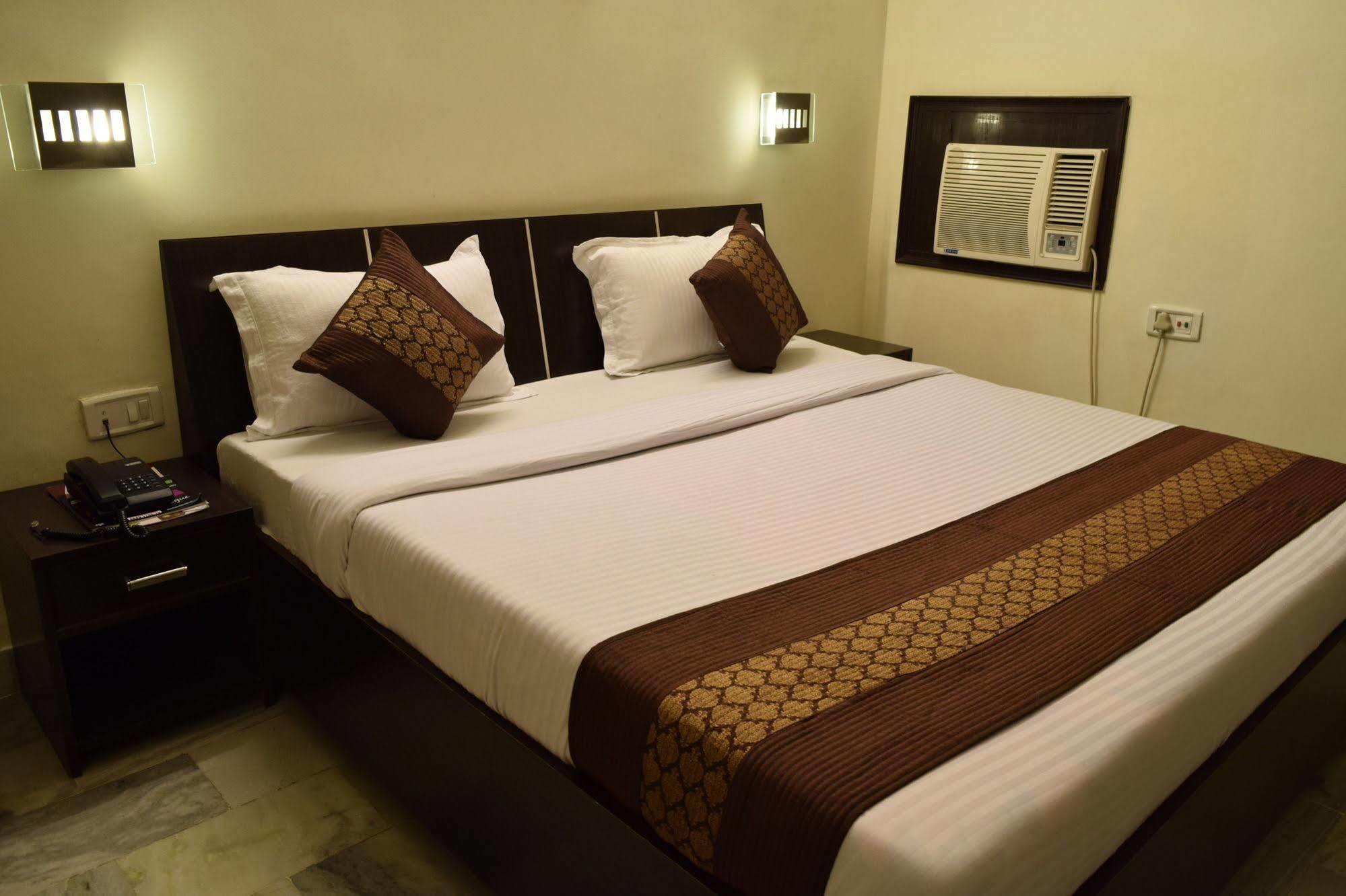 Capital O 4087 Hotel Akaal Residency أمريتسار المظهر الخارجي الصورة